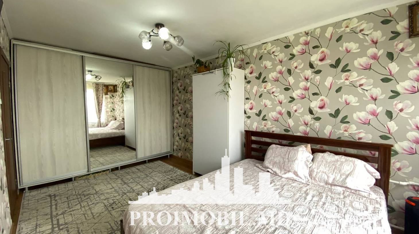 https://images.proimobil.md/K89n3Qd70xIR0uZXntiSumKUvH8rnWmYI79H82bXe4E/watermark:0.75:so:0:30:0.39/resize:fill:1460:816:1/gravity:ce/bG9jYWw6Ly8vZXN0YXRlL2xyLzczMGQ3YTc0LTM1YWQtNDgyMC1iNDhlLTdlMGM5MmU4ZmRmNy5qcGVn