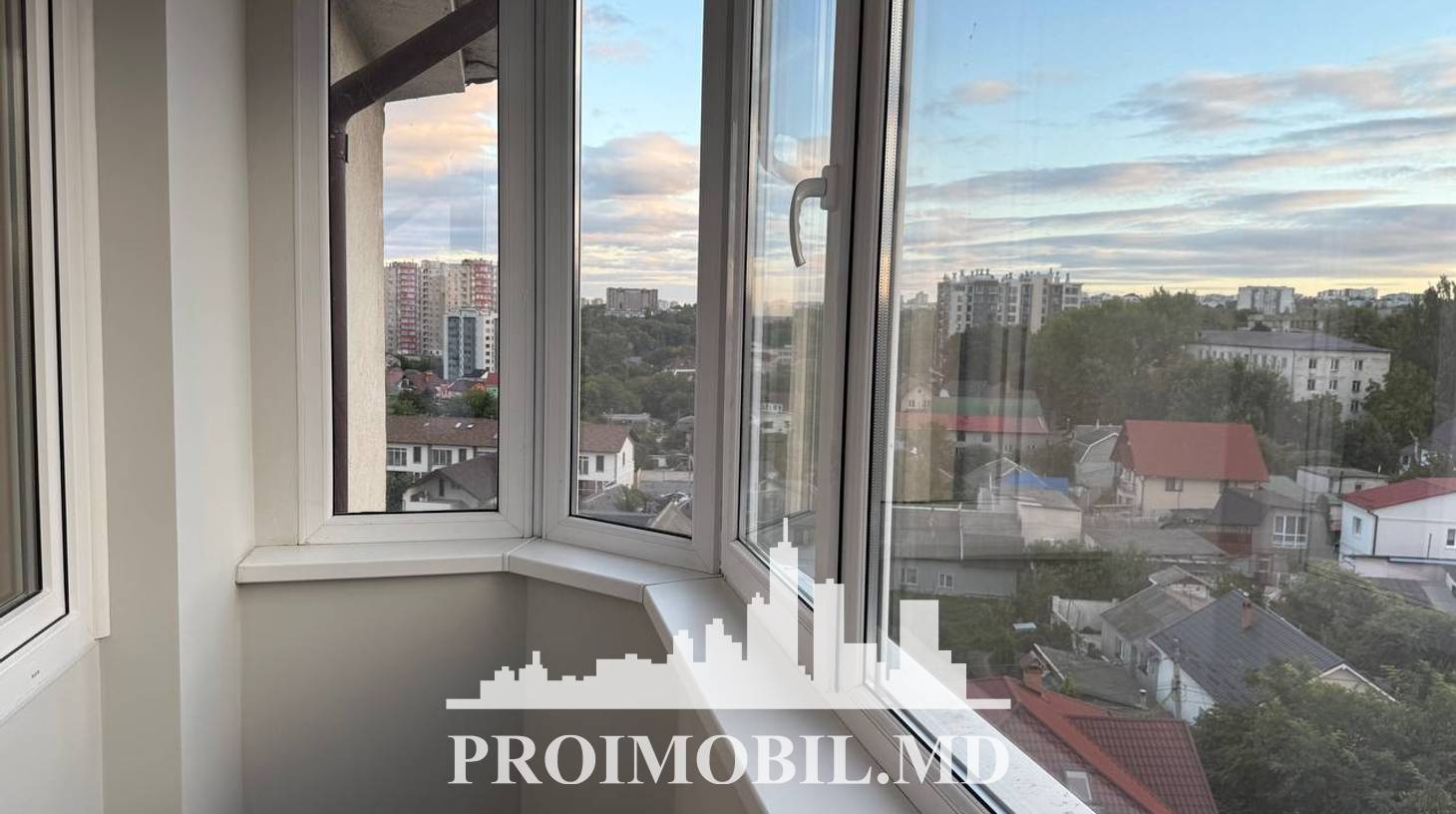 https://images.proimobil.md/KBp_YQGxw2a_smE7tefGxzcbecSK-uJGvAHjc200d04/watermark:0.75:so:0:30:0.39/resize:fill:1460:816:1/gravity:ce/bG9jYWw6Ly8vZXN0YXRlL2xyLzM2NWNmNzRmLTExZTYtNDA3Zi04OTBiLWU4OThmNTc1MjViNS5qcGVn