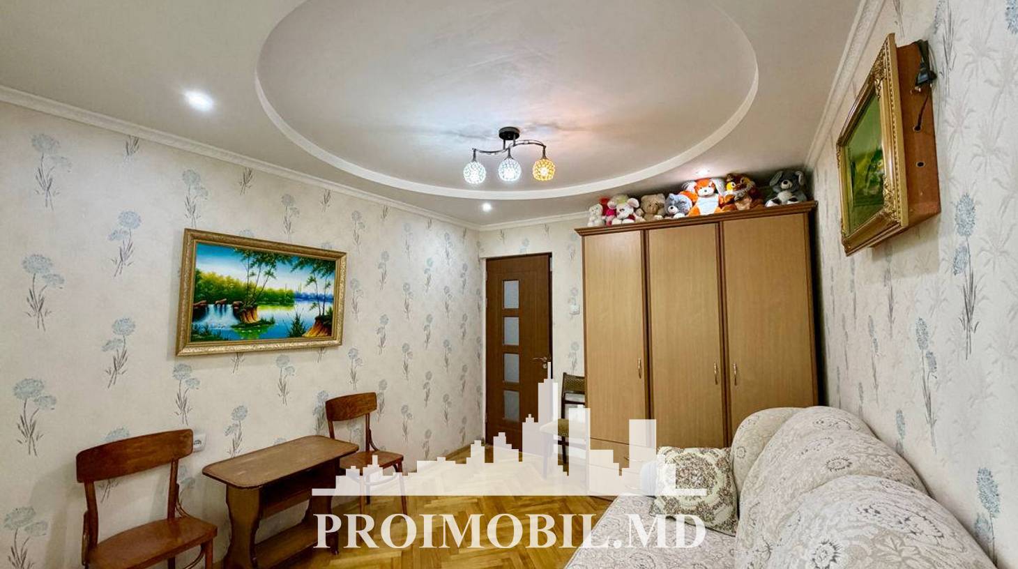 https://images.proimobil.md/KCiUnbcxzuTVZ0xgyPs0V135mBHmAJGWvL3k60b5zuM/watermark:0.75:so:0:30:0.39/resize:fill:1460:816:1/gravity:ce/bG9jYWw6Ly8vZXN0YXRlL2xyLzg2MTdmYmE0LTcyZTgtNGNmNi04YjQyLTE3OWM4MDExN2VjYS5qcGVn