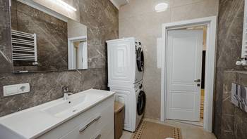 https://images.proimobil.md/KD6QON1s037VU4uq4a8X87RXnlLSfoPrJz2xitUPoZw/resize:fill:350:198:1/gravity:ce/bG9jYWw6Ly8vZXN0YXRlL2xyLzU5NDMwNjQ5LTI3MDAtNDEwZC1hMGU1LWE0NjMzZTUwMGFmMi5qcGVn