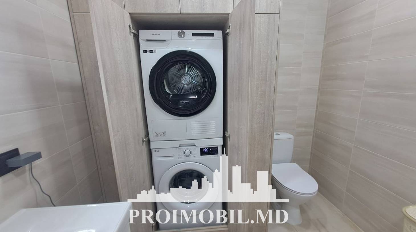 https://images.proimobil.md/KHTGL1e1I9qPuP7WCvOfQi1WUJFBrxDuchwKqDZBFo8/watermark:0.75:so:0:30:0.39/resize:fill:1460:816:1/gravity:ce/bG9jYWw6Ly8vZXN0YXRlL2xyL2VkZDY0NzZlLTllM2UtNDg5MS05MGQyLWQxNDk5ZTFiNGI3OC5qcGVn