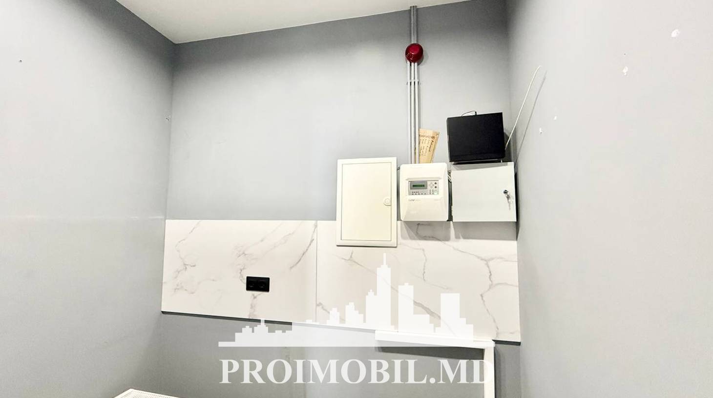 https://images.proimobil.md/KHXb8hNVSx_bF7lO_OKJ8_iN2RQqPsj5xyRE3nKQGwI/watermark:0.75:so:0:30:0.39/resize:fill:1460:816:1/gravity:ce/bG9jYWw6Ly8vZXN0YXRlL2xyLzIwOGQ1MDVjLWM4MzQtNGVhNC04MmY3LWY1MzBlMzZiNGMzNi5qcGVn