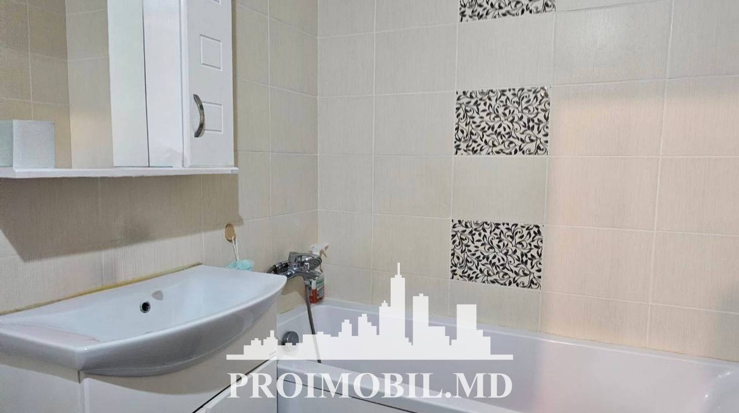https://images.proimobil.md/KIBfVdttQn8ERddICgfT683NFLDg3J3U7tKl08N8zF0/watermark:0.75:so:0:30:0.39/resize:fill:1460:816:1/gravity:ce/bG9jYWw6Ly8vZXN0YXRlL2xyLzRkNzBhNzIyLTUwMDQtNGZjYi1hMjJmLTJmYWZhZGVjYTI3MS5qcGVn