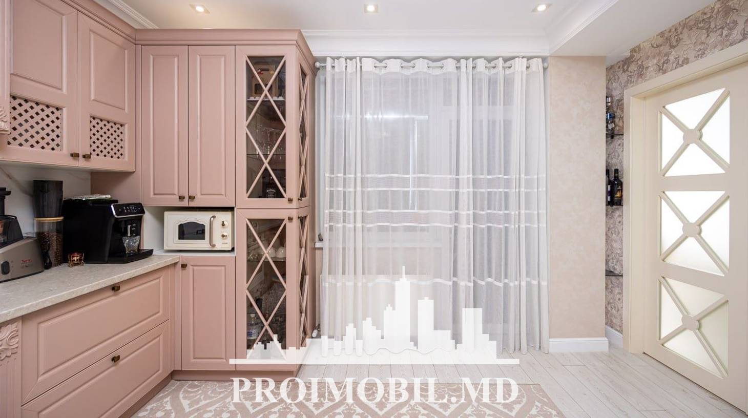 https://images.proimobil.md/KJOGwBv1SnanUy1XvDJvFUdMb52jPwCdjeKXl6S4mc4/watermark:0.75:so:0:30:0.39/resize:fill:1460:816:1/gravity:ce/bG9jYWw6Ly8vZXN0YXRlL2xyLzNjM2I1OWFkLWY1M2YtNDg2Mi1iMjZkLTRlZjc2YjBmZjRiNS5qcGVn