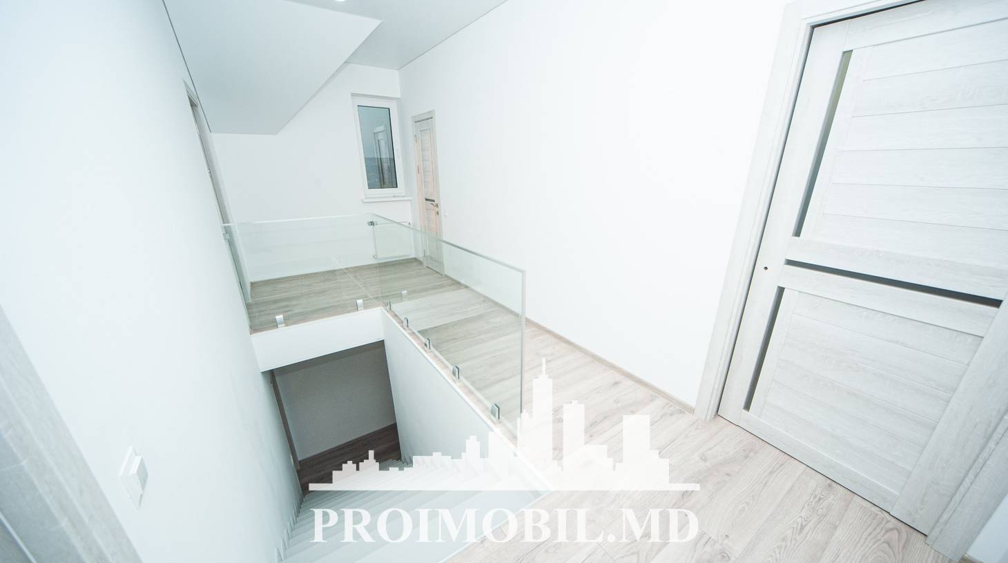 https://images.proimobil.md/KK6yvvZB1JxWO2L3rKs1ywjtNBF5Zk5RyG92dg_LEms/watermark:0.75:so:0:30:0.39/resize:fill:1460:816:1/gravity:ce/bG9jYWw6Ly8vZXN0YXRlL2xyL2IwMWI2NDI5LTg0YmEtNDQ1OS05Y2MzLWFlMjE4N2YwYWY0Ny5qcGVn