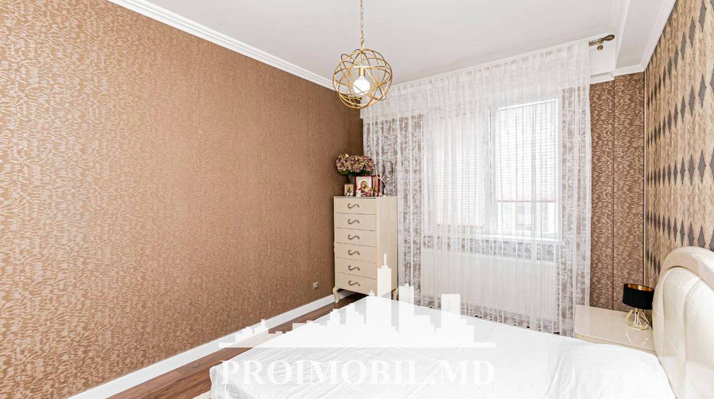 https://images.proimobil.md/KKH8FYrxgKR4UybqGi5jgPWoo6mBDTDLypiqo9l79JI/watermark:0.75:so:0:30:0.39/resize:fill:1460:816:1/gravity:ce/bG9jYWw6Ly8vZXN0YXRlL2xyLzk5OWJmMzg5LWZkYjgtNGQzYS04YTQyLTQzMTA0MTQ5MDRkYy5qcGVn