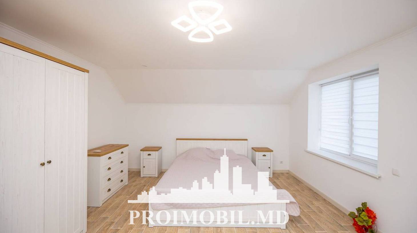 https://images.proimobil.md/KKKmxcn_eZV8W6mIt6-2jpM-AgKwNpZpUpfAHxBdbXA/watermark:0.75:so:0:30:0.39/resize:fill:1460:816:1/gravity:ce/bG9jYWw6Ly8vZXN0YXRlL2xyL2QyZTBjOWI5LWFmMTctNDc0NC05M2Q1LWU4NTExYzhjYjNjNS5qcGVn