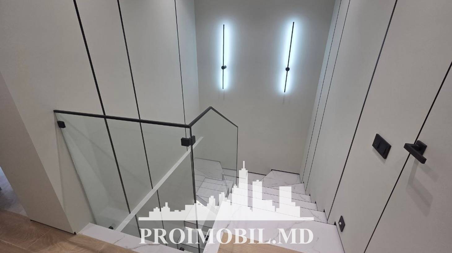 https://images.proimobil.md/KNYao3joE4rdmB7A26uIxxAwT-QGk5RZTwVStsueWio/watermark:0.75:so:0:30:0.39/resize:fill:1460:816:1/gravity:ce/bG9jYWw6Ly8vZXN0YXRlL2xyL2U4MmQ2ZDBhLWUxN2UtNDZkMS1iOTQzLTQ0MGQ0MzIzMDEzYi5qcGVn