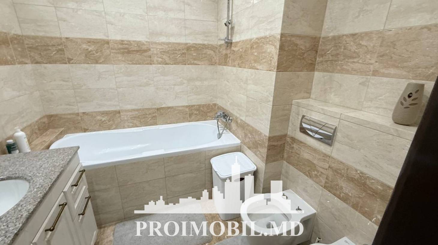 https://images.proimobil.md/KPRltg-y8i80Na1uY7BqJ7RCyT_3yvvBQPNn0i0bxUU/watermark:0.75:so:0:30:0.39/resize:fill:1460:816:1/gravity:ce/bG9jYWw6Ly8vZXN0YXRlL2xyL2UyMGU2Mjk4LTAyNGEtNGViNy05NTRlLTNkMWQ0NmY3NzA5Ny5qcGVn