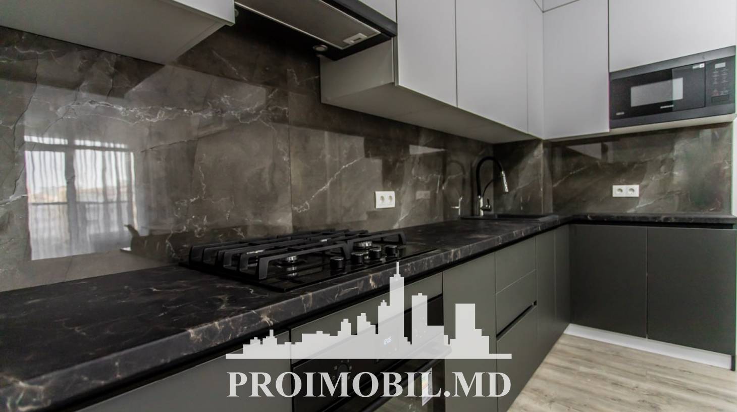 https://images.proimobil.md/KPkCk0Hi8Lzt_I-pTTjryjTANPDKpSKzHySf6r5Xq_8/watermark:0.75:so:0:30:0.39/resize:fill:1460:816:1/gravity:ce/bG9jYWw6Ly8vZXN0YXRlL2xyLzM0MTIyYjhmLTRmNjYtNGQyYi1iNzc5LTBkYjMwMzA3NTJhZC5qcGVn