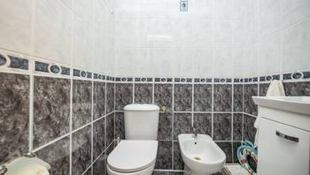 https://images.proimobil.md/KRw8KWYcXSvrfxbLN3LACRkq0nauAPqHa9n5NmYn4_s/resize:fill:350:198:1/gravity:ce/bG9jYWw6Ly8vZXN0YXRlL2xyLzliNTY3ZDZjLTdhMmMtNDc0Mi04YTdkLTRlOWY1MzA5OWJhYy5qcGVn