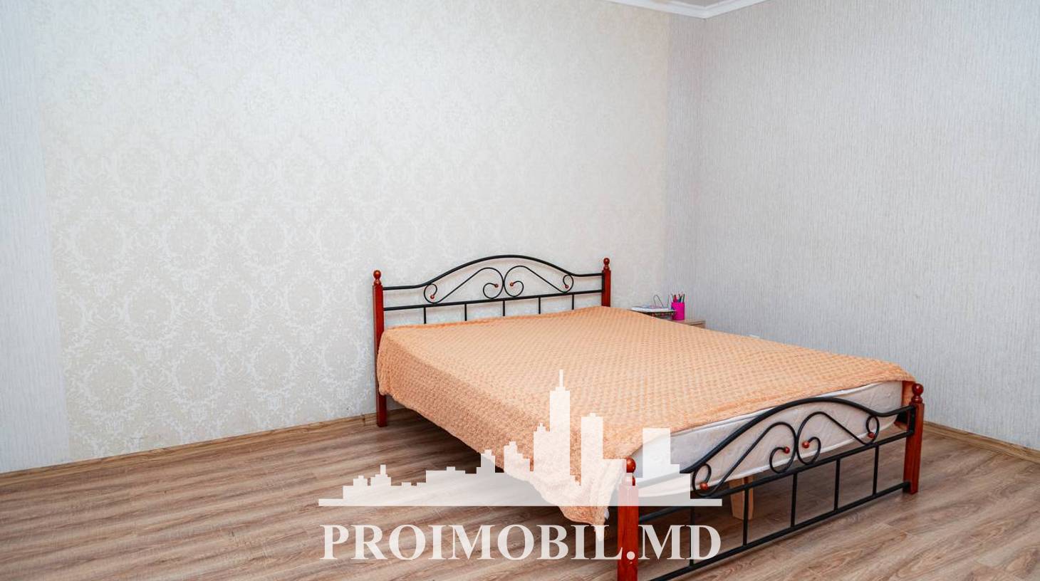 https://images.proimobil.md/KV4UjM6dpdwLia9IwOQ8zTgXnjbG3ZqsJYNfR33c1DU/watermark:0.75:so:0:30:0.39/resize:fill:1460:816:1/gravity:ce/bG9jYWw6Ly8vZXN0YXRlL2xyLzA5ZjlhZTE5LWM2OGMtNDEzNy05MDMwLWVlMjA1YjZhYjQ4YS5qcGVn