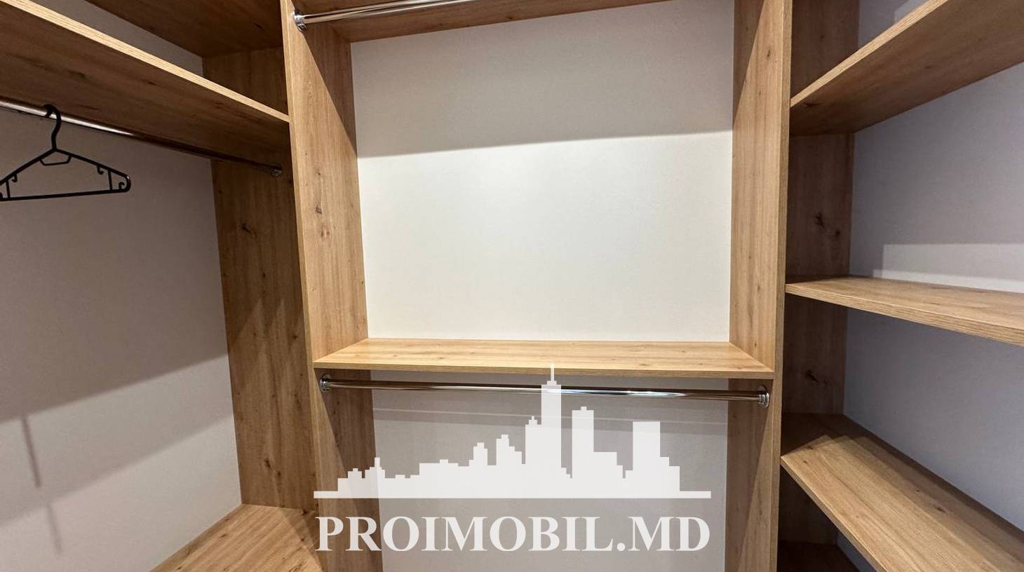 https://images.proimobil.md/KZ3Lqli11THpGLgL4_nOLTUZu-jMZz7Fc2GX3VQxdVs/watermark:0.75:so:0:30:0.39/resize:fill:1460:816:1/gravity:ce/bG9jYWw6Ly8vZXN0YXRlL2xyL2Q5ZDA4Y2Q2LTIxYzMtNDBhZi1iYWM4LWY4MDdlYTQ1ZDU2MC5qcGVn