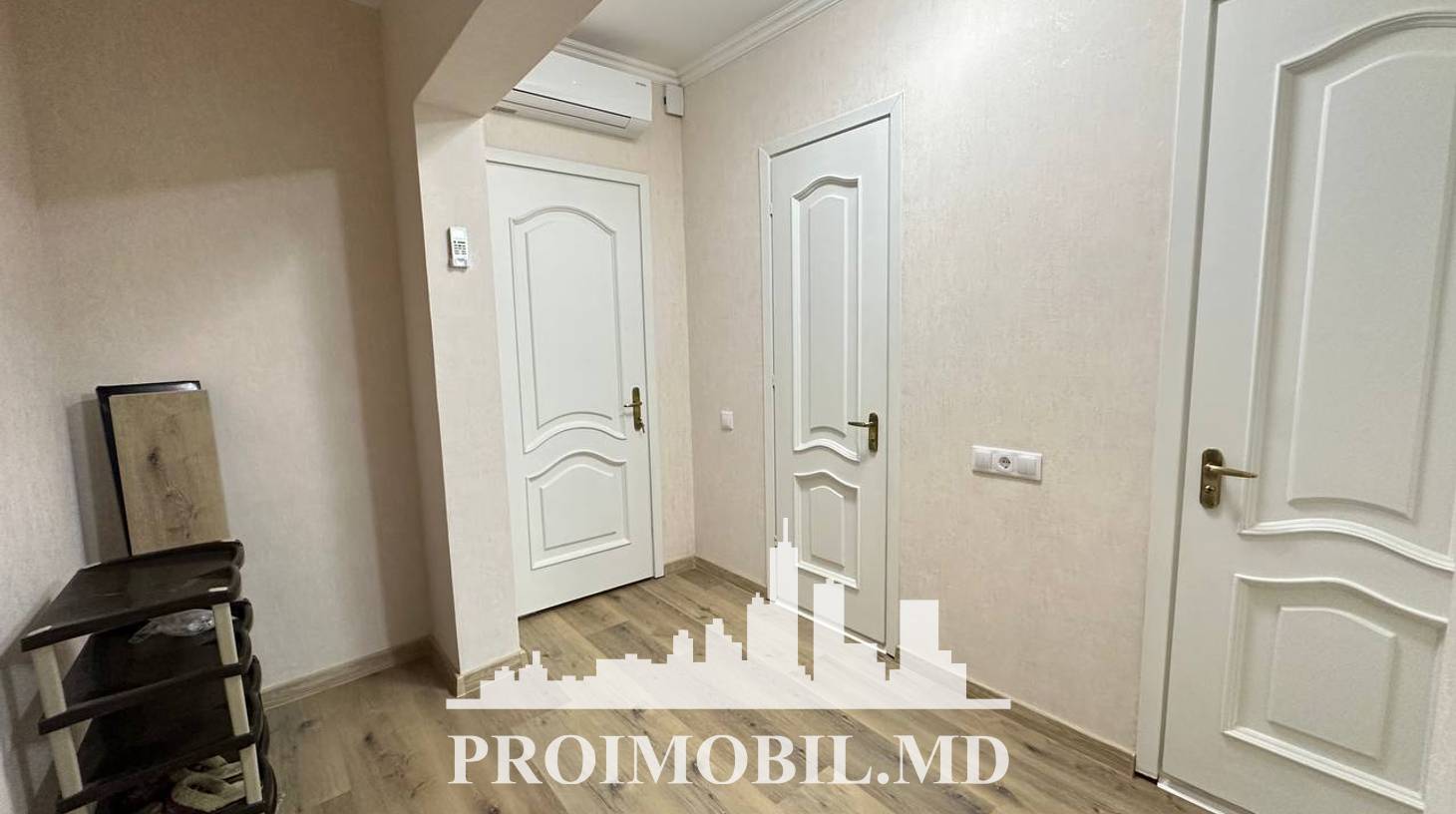 https://images.proimobil.md/K_sm5X3yjDUlkBXg9p4ydlnl-AB3mvYyAE4Te4xb1Ag/watermark:0.75:so:0:30:0.39/resize:fill:1460:816:1/gravity:ce/bG9jYWw6Ly8vZXN0YXRlL2xyL2Q1NTc4NzkyLTJlYmItNGNjOC1hMTQxLTc0OWJmNjg5NWY5ZS5qcGVn