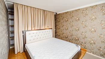 https://images.proimobil.md/KaDXVu_vBUUYTc7fycdXMayFsfRbO6v5OS8BYCrstqE/resize:fill:350:198:1/gravity:ce/bG9jYWw6Ly8vZXN0YXRlL2xyLzEzMjc1MWI2LWIwMWYtNGI0Zi04ZDY0LTNhNzNhNjUyZmEwOC5qcGVn