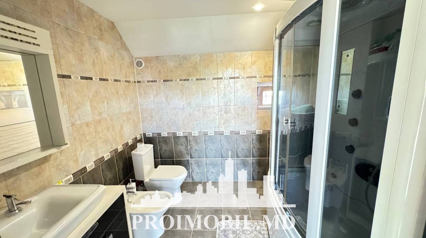 https://images.proimobil.md/KaFKxiuP2JwJnIRKpTWfoM39EyV03Z5lMxzcv1scAd8/watermark:0.75:so:0:30:0.39/resize:fill:1460:816:1/gravity:ce/bG9jYWw6Ly8vZXN0YXRlL2xyL2Y0Nzc1NDRhLWVhYTUtNGU0Ni05YjZiLWE2ZWZlNGY2M2RiMC5qcGVn