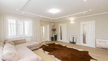 https://images.proimobil.md/Keb0oIkLHfOMxIMJ42nUFzpr5m0BThIwk-SrdIwGfHQ/resize:fill:350:198:1/gravity:ce/bG9jYWw6Ly8vZXN0YXRlL2xyLzc4M2Y2NWIwLTdlNzktNDJhMy04MTg2LTdlZTVjYThjNTQxZi5qcGVn