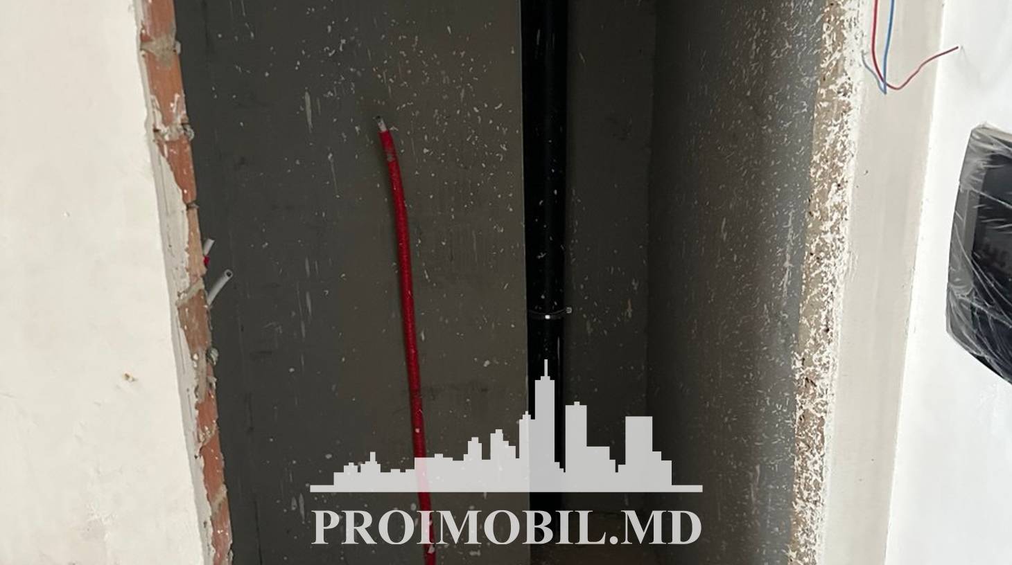 https://images.proimobil.md/KfoGsRw0_gaPp4epiRoiDGEq4D52EUu5_wqa2IKrQ0c/watermark:0.75:so:0:30:0.39/resize:fill:1460:816:1/gravity:ce/bG9jYWw6Ly8vZXN0YXRlL2xyL2QwZjYyNWQxLWY0ZmUtNDNmYy05YTAwLWYyYzRlNjU1NjY0My5qcGVn