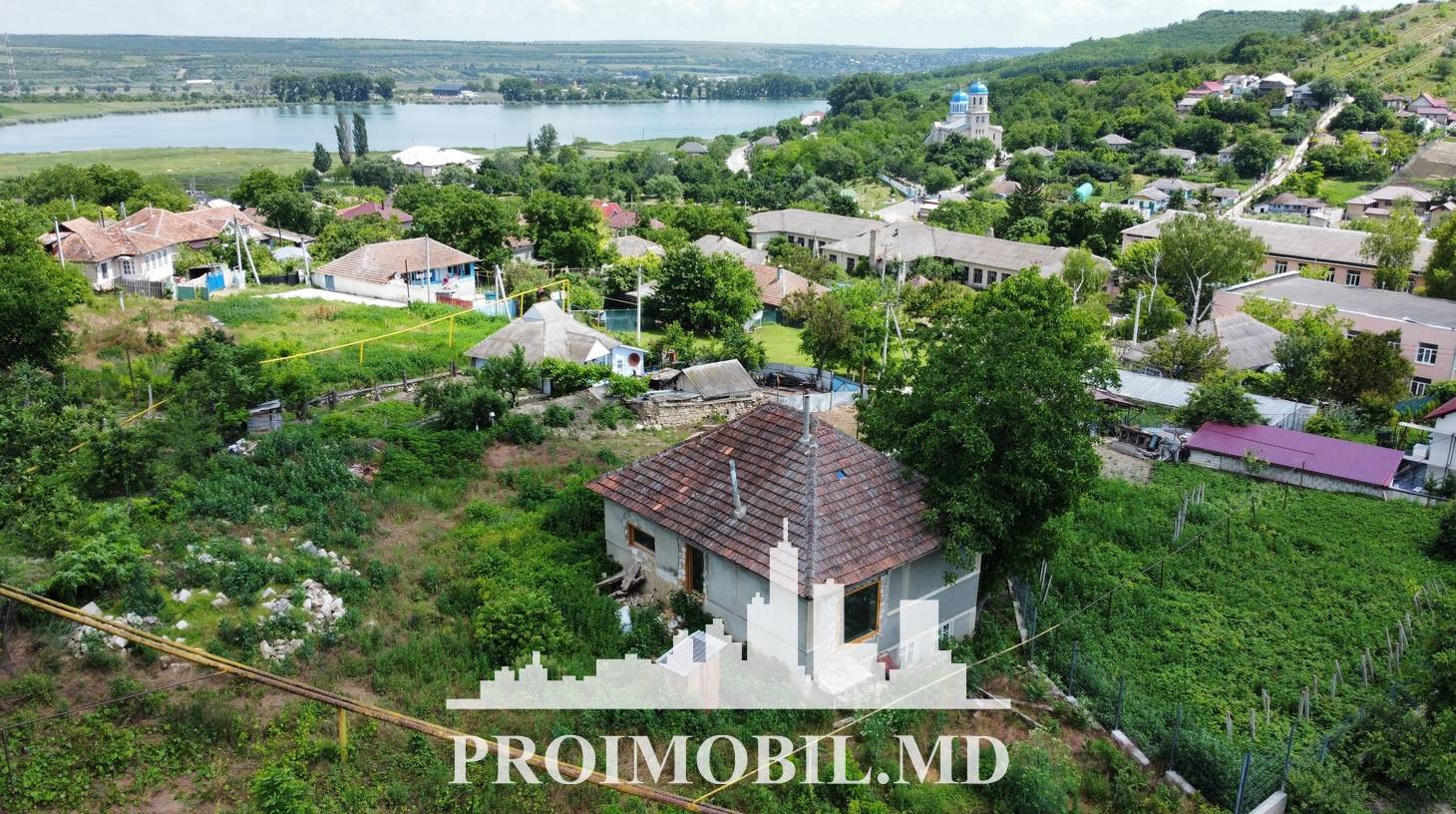 https://images.proimobil.md/Khe7ulMu5CmY0qBZn5HpVhOf0Ysw9NVYad1296Ahf3g/watermark:0.75:so:0:30:0.39/resize:fill:1460:816:1/gravity:ce/bG9jYWw6Ly8vZXN0YXRlL2xyLzBmNDU0NGU1LTZiOTMtNGEzOS1iYTYwLTEzMjkxYTMzNjU2NS5qcGVn