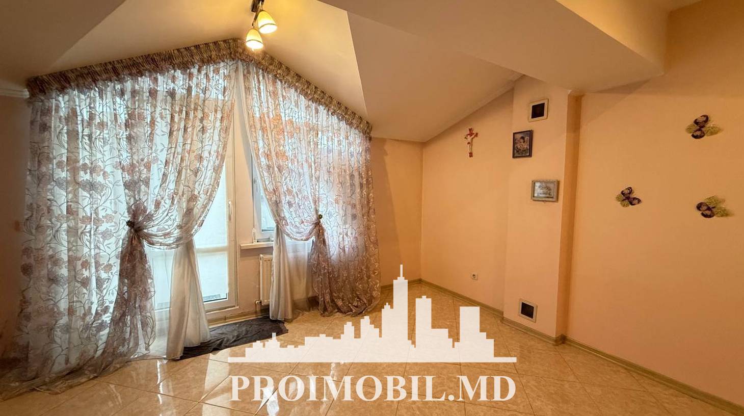 https://images.proimobil.md/Khy8ghjQnXFnb2Bh638vJnQwDnMuDx9S1uE7hP29j-8/watermark:0.75:so:0:30:0.39/resize:fill:1460:816:1/gravity:ce/bG9jYWw6Ly8vZXN0YXRlL2xyLzI3MmUzZTJjLWQ3NzgtNGJkMS1hYTYyLTFmYzc5MmZhYTllMi5qcGVn