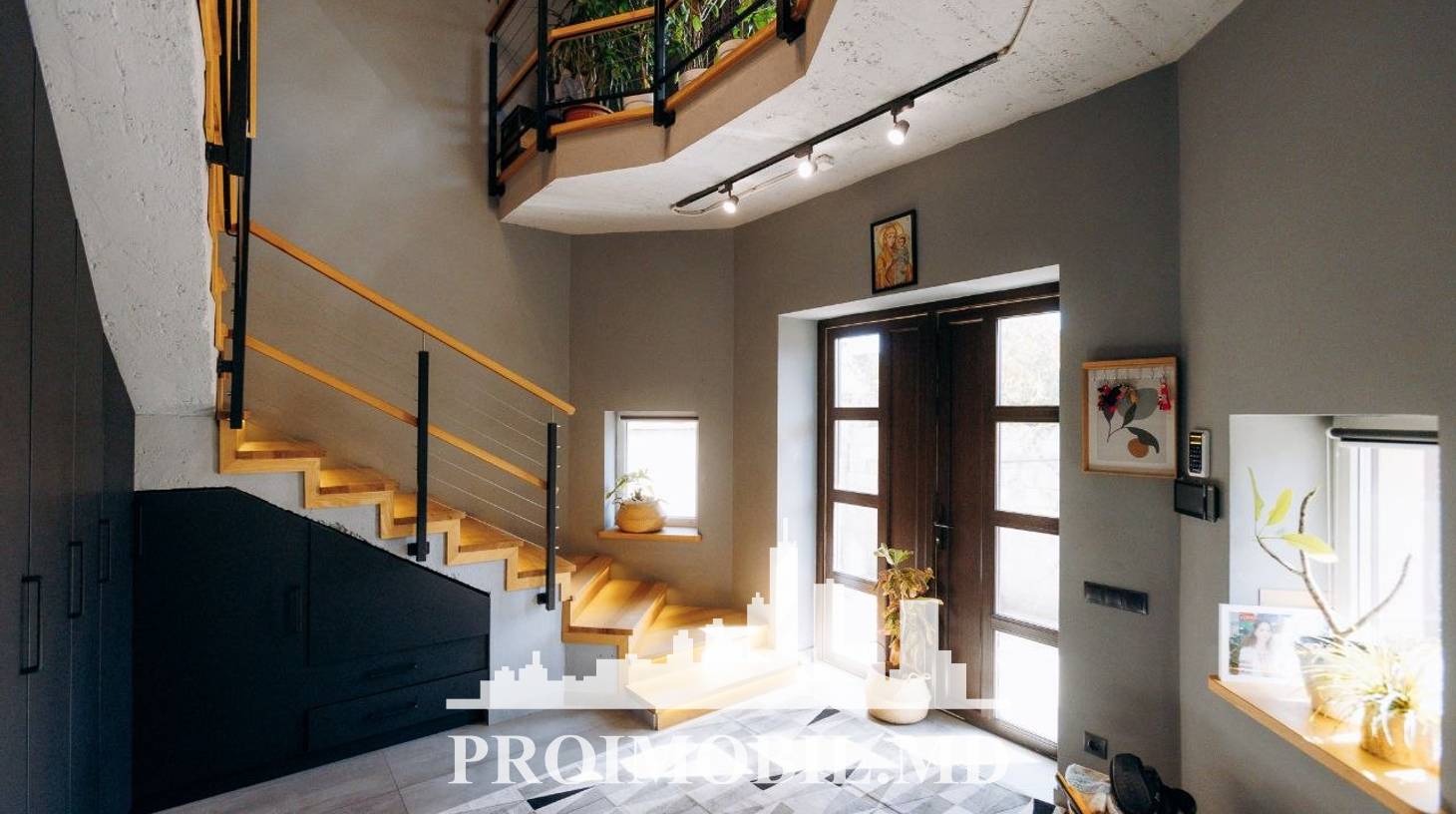 https://images.proimobil.md/KonrjAE0FIYEukb5SsvmB28Ro8X05oDKMhG_-Lgu6Zw/watermark:0.75:so:0:30:0.39/resize:fill:1460:816:1/gravity:ce/bG9jYWw6Ly8vZXN0YXRlL2xyLzBiZjFiZDQ0LWE0YzAtNGFlZi04NjJiLWMyMWEyNGU2YjNmYy5qcGVn