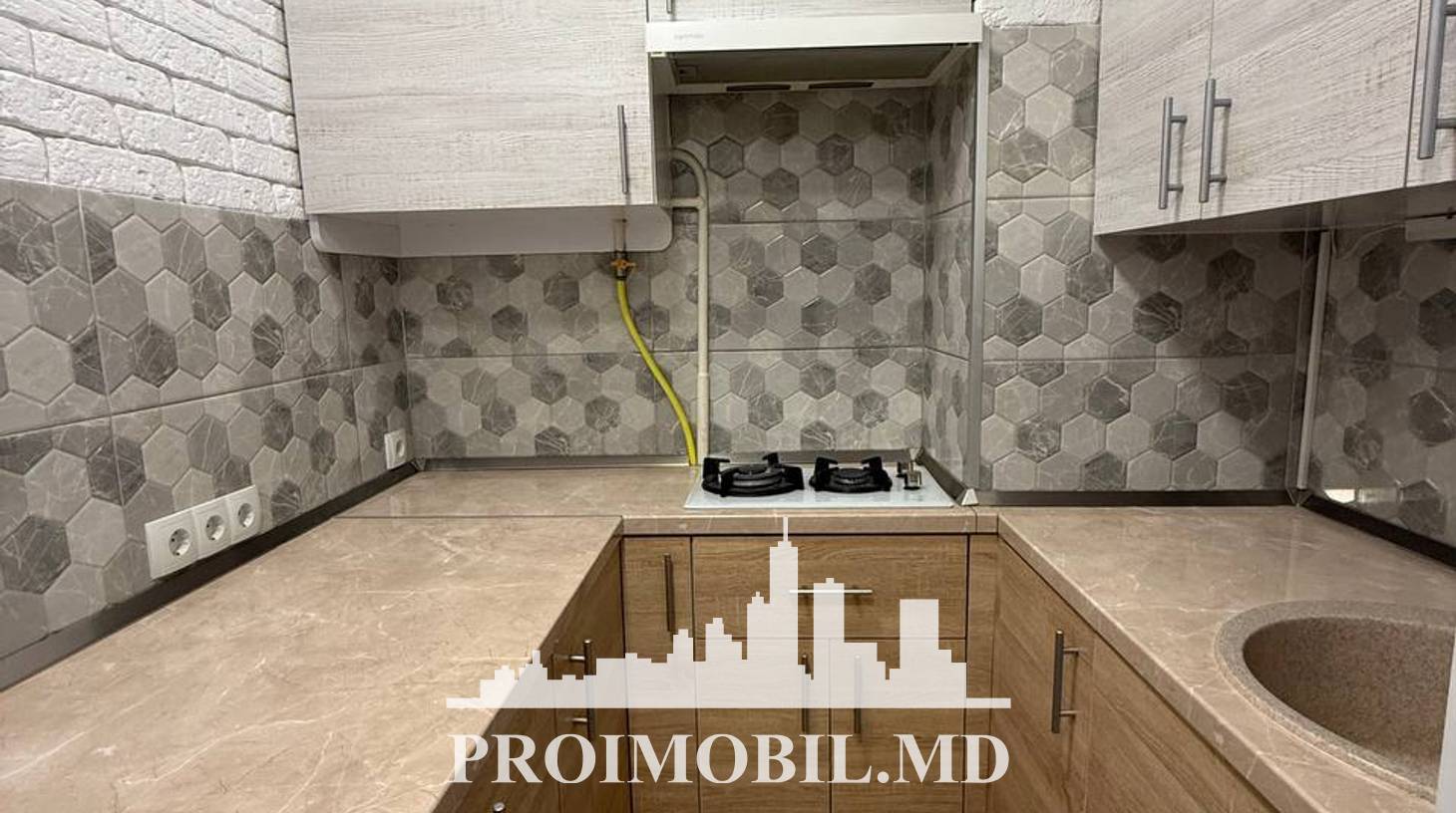 https://images.proimobil.md/Kq9VFeYnXTpHFxv7-OZYcC18b-3Y78_0oFMj061VNy4/watermark:0.75:so:0:30:0.39/resize:fill:1460:816:1/gravity:ce/bG9jYWw6Ly8vZXN0YXRlL2xyL2M2NDc4YmI0LTA5MDItNDdlYi1hNzk4LWVhODA0OTU1OTRmNS5qcGVn