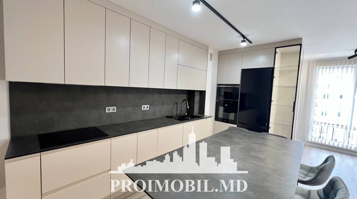 https://images.proimobil.md/KslVKBugcAKzT5WVYxtQOewg3zdMmpSJoyYOjF7OufQ/watermark:0.75:so:0:30:0.39/resize:fill:1460:816:1/gravity:ce/bG9jYWw6Ly8vZXN0YXRlL2xyL2FjZDdjYmQ2LWI5MTctNDFkYS05MzA5LTkyYzlkZTc2N2MyNC5qcGVn