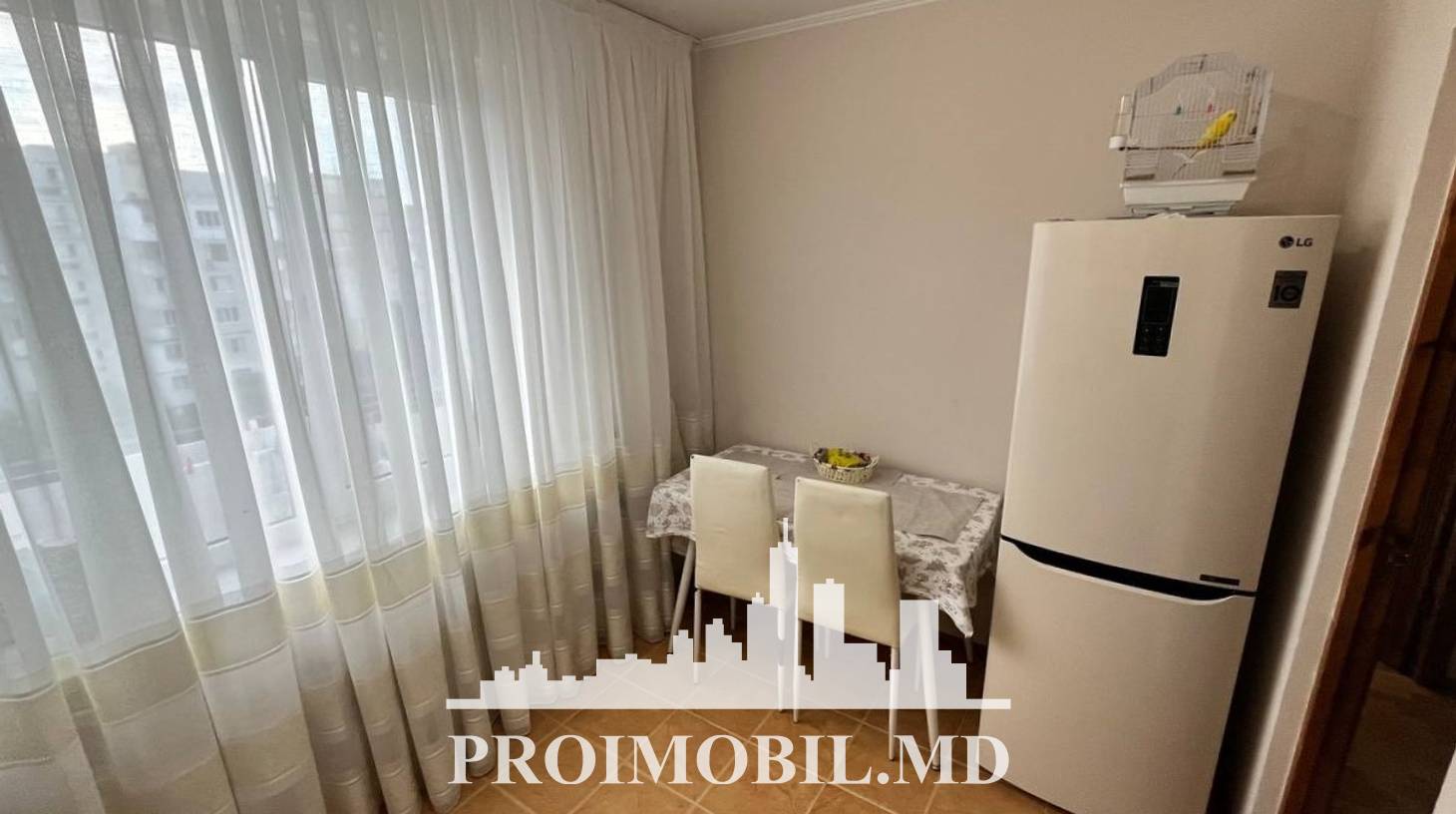 https://images.proimobil.md/KssfvZhDvyGot8GsrRFhBQwvOLxANGHn0tmok06r30s/watermark:0.75:so:0:30:0.39/resize:fill:1460:816:1/gravity:ce/bG9jYWw6Ly8vZXN0YXRlL2xyLzkxYzgyZDhlLWEwNTAtNDhhYy05NDllLTc1MTM0ZDA4ZTA2NC5qcGVn