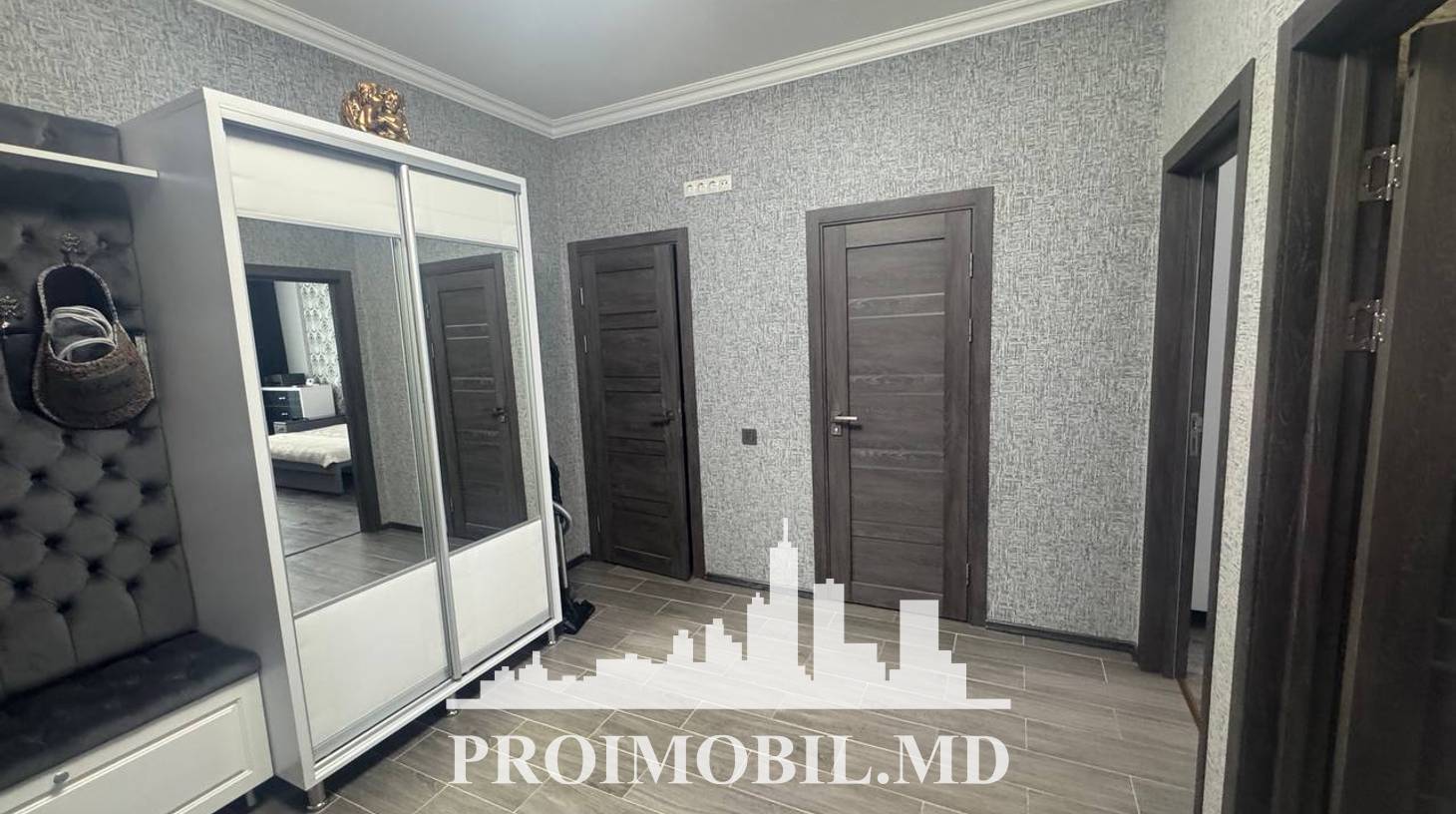 https://images.proimobil.md/Ku4EzaurVVq3kCe4KNJHQgQQgz04PtI2CzaTRE_Rn3g/watermark:0.75:so:0:30:0.39/resize:fill:1460:816:1/gravity:ce/bG9jYWw6Ly8vZXN0YXRlL2xyLzA1ZDE4ZTlmLTU2MTMtNGU3NC1hNTcxLTJhZmRhZWMzNjE1Ni5qcGVn