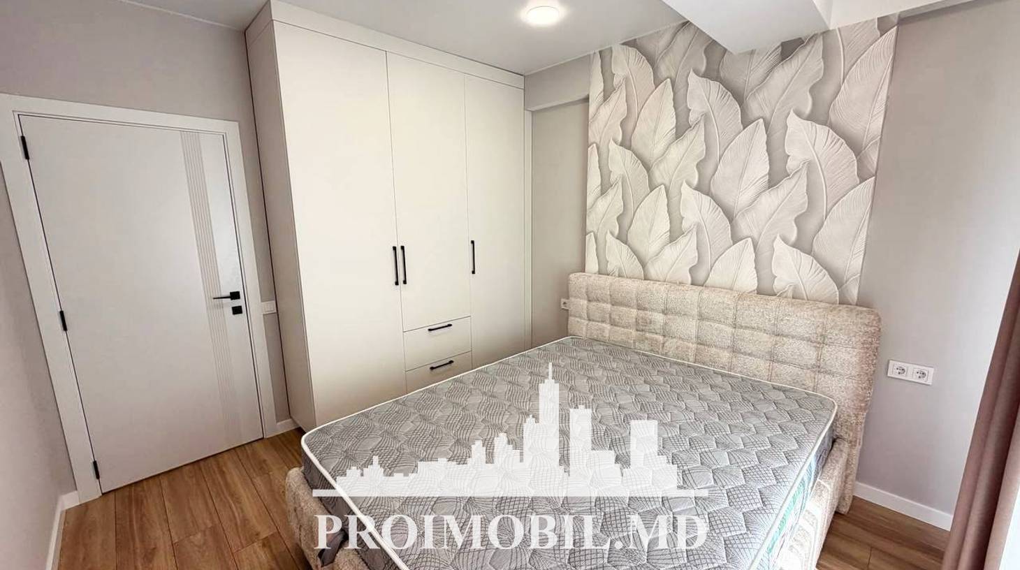 https://images.proimobil.md/Kxx2JD1-6zRp-4k9H_JxDQBpGSivHDLya5-9qDpq6Hc/watermark:0.75:so:0:30:0.39/resize:fill:1460:816:1/gravity:ce/bG9jYWw6Ly8vZXN0YXRlL2xyLzRjZGFkZWIzLTEzY2EtNGE1Yy1hZmM2LTU2NWU1ZWJkYzYzNS5qcGVn