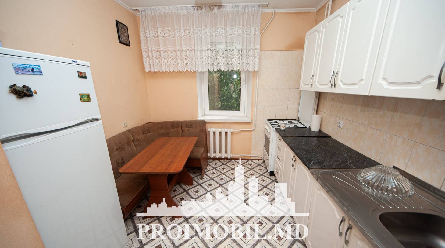 https://images.proimobil.md/Kz0eZBI0KWov0Uhz5vBGKxrpqnjQKoEKyKxfqC0NCHk/watermark:0.75:so:0:30:0.39/resize:fill:1460:816:1/gravity:ce/bG9jYWw6Ly8vZXN0YXRlL2xyLzIxMzViNWVlLWZlZTctNGRmZS1iYTczLTgzMjU4NzllMWEzOS5qcGVn