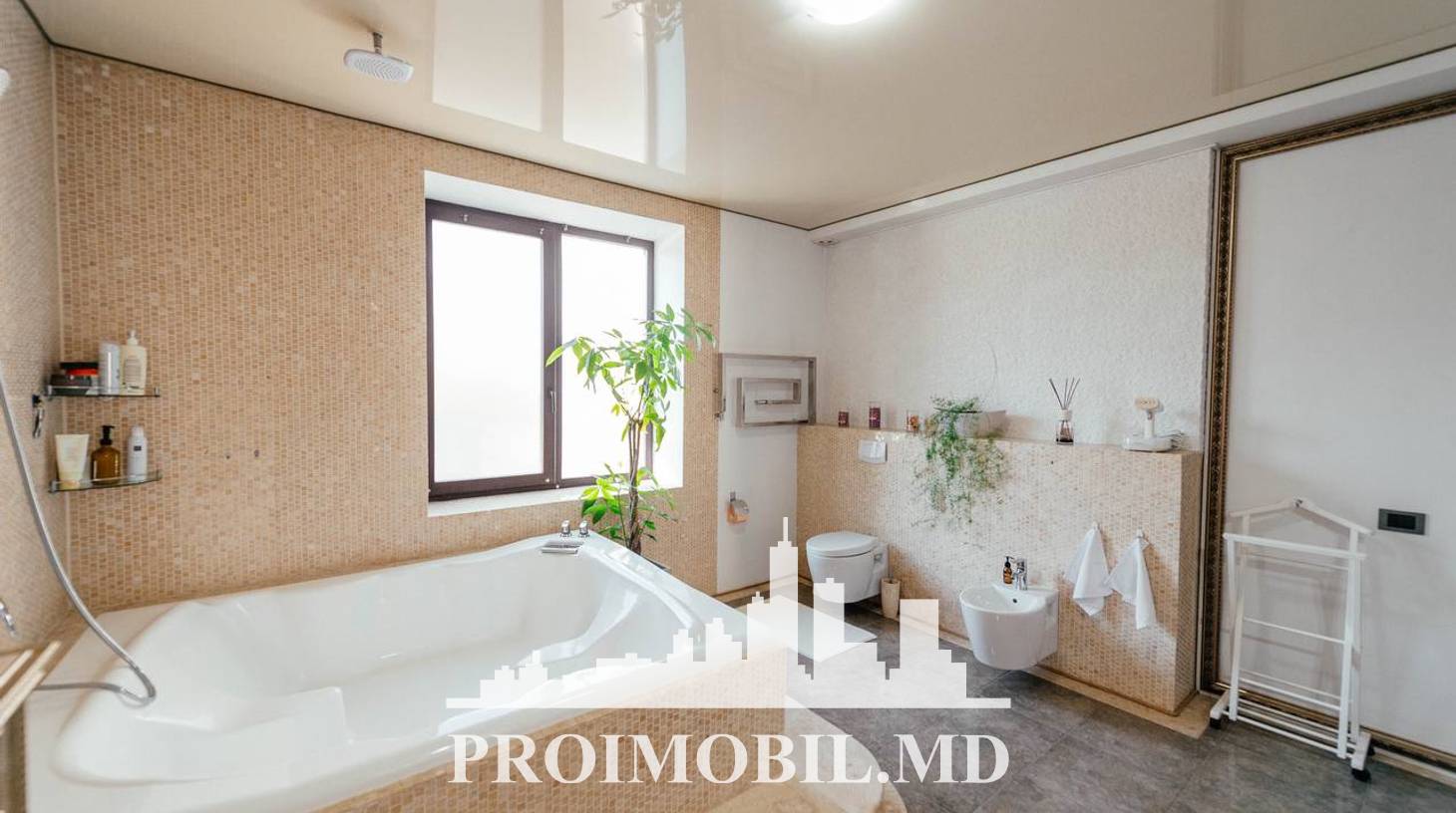 https://images.proimobil.md/L0O9Hcx4x07Yc_fq2bh2onloyMEcki-RcGyn5BE8z64/watermark:0.75:so:0:30:0.39/resize:fill:1460:816:1/gravity:ce/bG9jYWw6Ly8vZXN0YXRlL2xyLzA1OTNjMTgwLTA0MjItNGU0Yy04ZTg5LTFjZDljZjY0YmMzMC5qcGVn