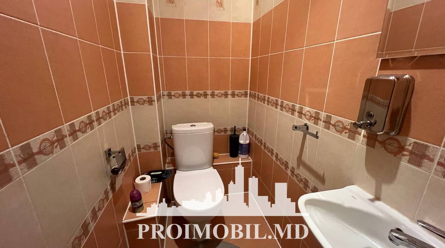 https://images.proimobil.md/L3Qz53gsNq8PBaYk4M9zv09W9KP3A5spZ1f6JBr6odQ/watermark:0.75:so:0:30:0.39/resize:fill:1460:816:1/gravity:ce/bG9jYWw6Ly8vZXN0YXRlL2xyL2I5NjhkZmMzLTVkZTUtNDhmYi1iMWI1LTYzODNkYWFjYWFmYy5qcGVn