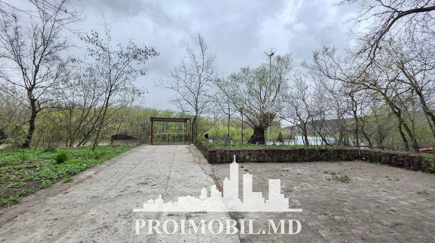 https://images.proimobil.md/L4ROnbF2Vq4JlusPFxdBxv83VUi14zvLcSiMNUJor_o/watermark:0.75:so:0:30:0.39/resize:fill:1460:816:1/gravity:ce/bG9jYWw6Ly8vZXN0YXRlL2xyLzJhZTYxMDJiLTBkNmEtNDZlOC04NzU2LWY1NDlhZDZkMDZiZS5qcGVn