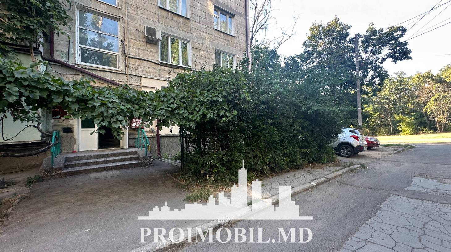https://images.proimobil.md/L4a6IkgLP7wSFqTX1xG2LdzguLURrF8-MnUrWvyAiPA/watermark:0.75:so:0:30:0.39/resize:fill:1460:816:1/gravity:ce/bG9jYWw6Ly8vZXN0YXRlL2xyL2UyMDQzNGE2LWY1OWQtNGZjZi1iYjU1LWRjMDljYTNhMzg0NS5qcGVn