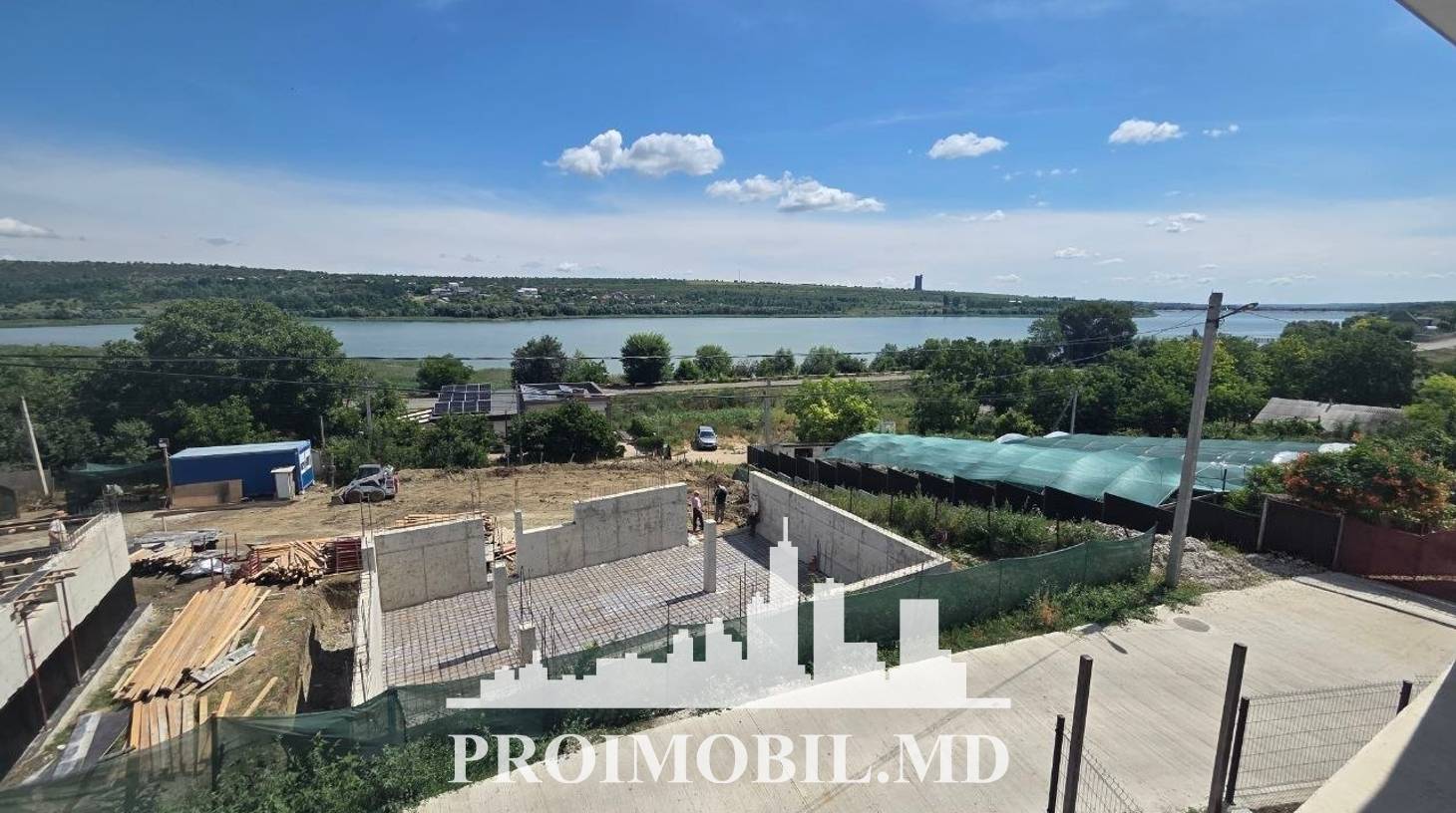 https://images.proimobil.md/L5RR-1a9py2y-M7vimhKEc8L1XG7SvIMNfJRz6z6oE0/watermark:0.75:so:0:30:0.39/resize:fill:1460:816:1/gravity:ce/bG9jYWw6Ly8vZXN0YXRlL2xyL2QxYjUyNmJiLWY0MTEtNGEzYi04ODc1LWIxZmRiOTk2ZTViZS5qcGVn