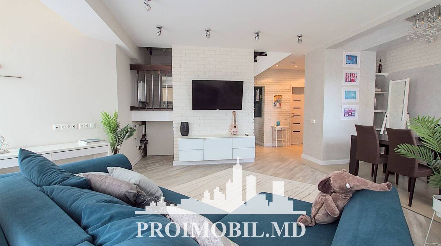 https://images.proimobil.md/L6in7DIgWUQsY8jiC4zJrE1mySd2SEtFwFEV7P6vhW0/watermark:0.75:so:0:30:0.39/resize:fill:1460:816:1/gravity:ce/bG9jYWw6Ly8vZXN0YXRlL2xyLzJkZTY4MmZiLWUwYjQtNDJkMC1hOTJlLTg4Mjc2MjhlOGFlOC5qcGVn