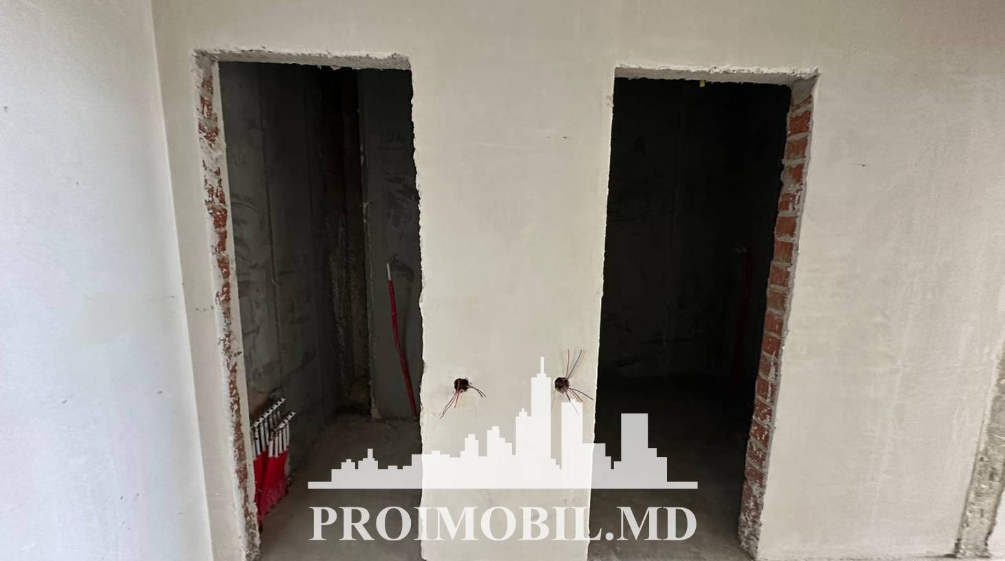 https://images.proimobil.md/L8qtX_ZeSGwAFF9Xn7i2AQq7p2nhQnJYl9O9dHRcQsM/watermark:0.75:so:0:30:0.39/resize:fill:1460:816:1/gravity:ce/bG9jYWw6Ly8vZXN0YXRlL2xyLzAwZTM4NWU2LTgwOWYtNDZiMC1iOTExLTdmYjEzMDc4NDIxNC5qcGVn