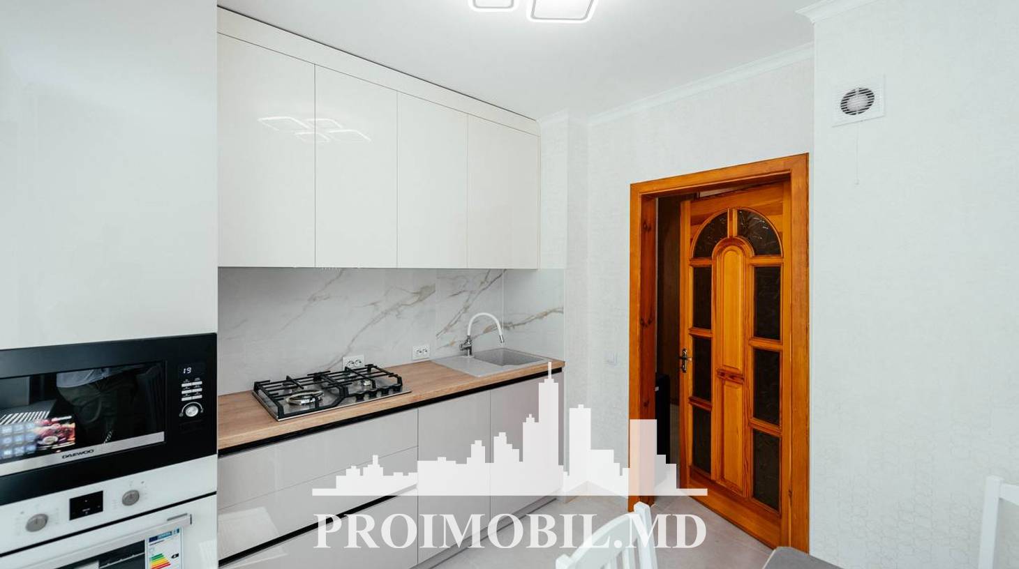 https://images.proimobil.md/L9_6GIKaj6CH4w7YC0Vzr7I5mPKhuFK-01K9RLWHiSI/watermark:0.75:so:0:30:0.39/resize:fill:1460:816:1/gravity:ce/bG9jYWw6Ly8vZXN0YXRlL2xyLzU0MzlkYjg5LTgzMWYtNDU0MS1hOGY5LWZjNDBlNjYyYWNlMy5qcGVn