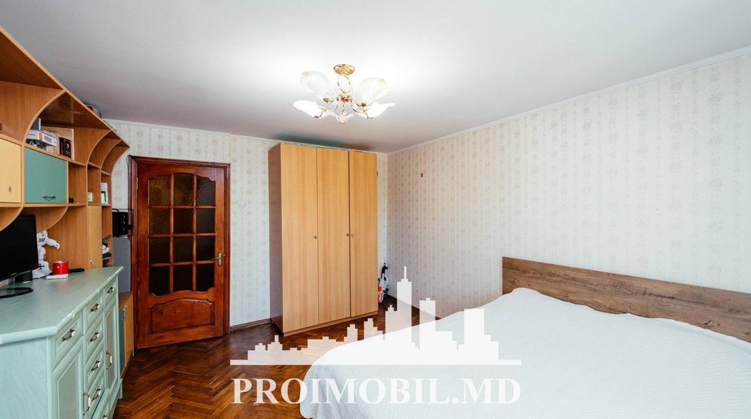 https://images.proimobil.md/LFwhwOlUTZCEgxXRlzeY4xDhOo6EgN6BNFZqFD3lumM/watermark:0.75:so:0:30:0.39/resize:fill:1460:816:1/gravity:ce/bG9jYWw6Ly8vZXN0YXRlL2xyLzlmMTFiZjdjLWQxNmYtNGFkYy04NTk5LTQ2NGQ5NWM1ZDJhYi5qcGVn