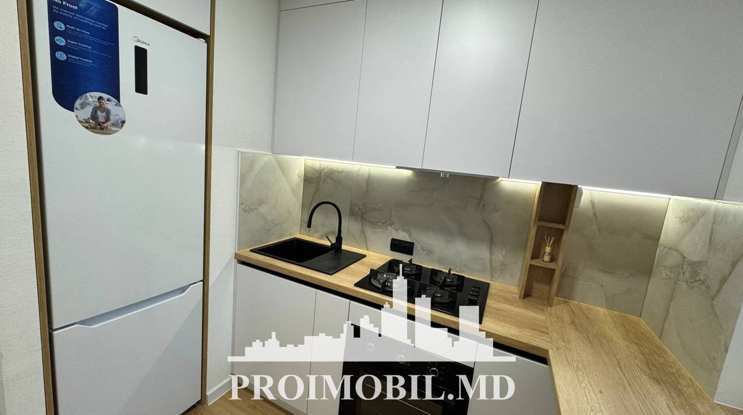 https://images.proimobil.md/LG_6aPQE2VB0tjVJbbo8HsOOsPqRAx0QD5v6e98reNU/watermark:0.75:so:0:30:0.39/resize:fill:1460:816:1/gravity:ce/bG9jYWw6Ly8vZXN0YXRlL2xyLzRlYmMwNjcyLTk4OGYtNDJkMy04ZjM4LTBjMjMzYmFkYjJlMi5qcGVn