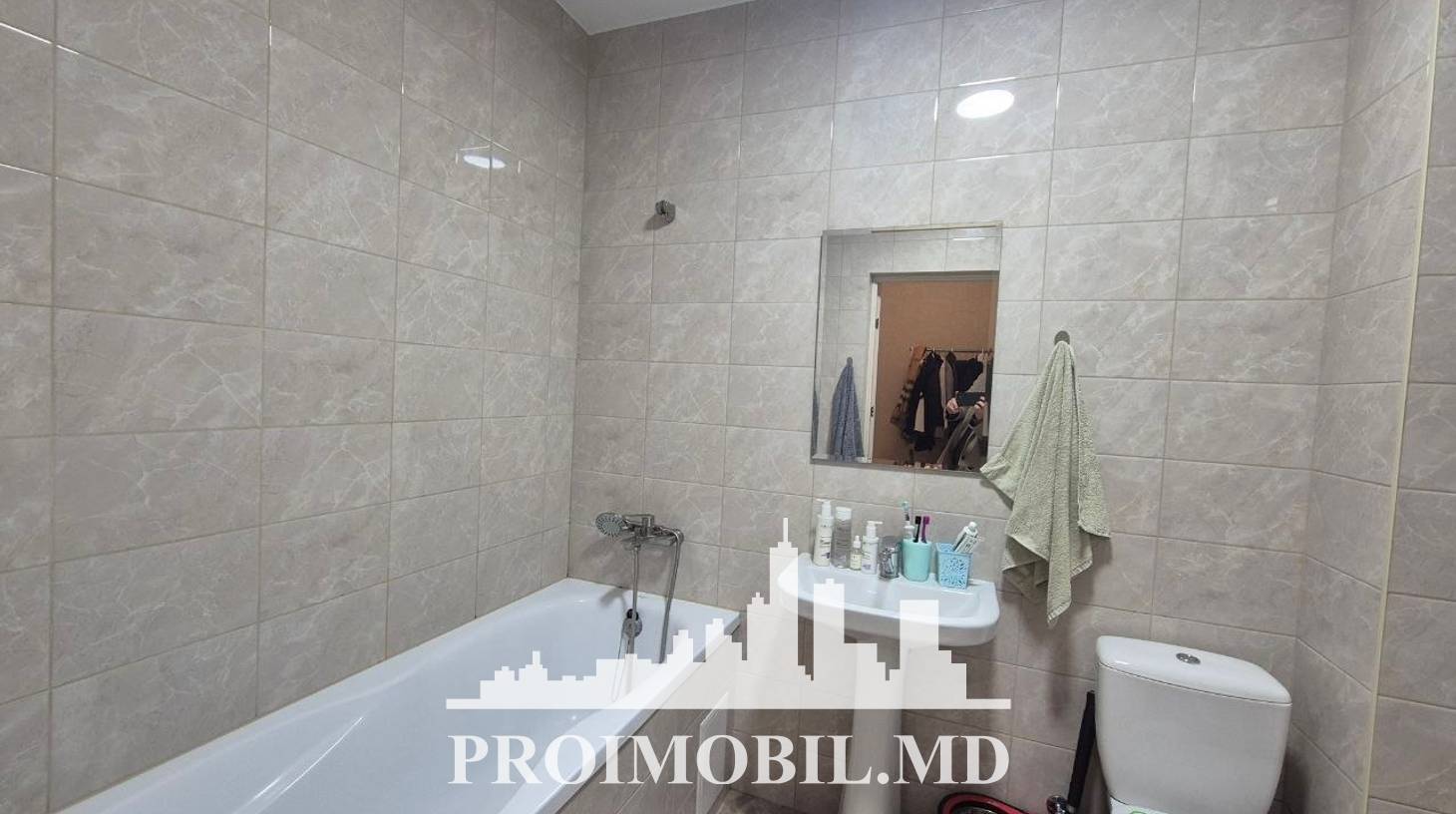 https://images.proimobil.md/LKjMb5DhVDZpqM418Omj7l0EFgam4358UQuiqOuvoIs/watermark:0.75:so:0:30:0.39/resize:fill:1460:816:1/gravity:ce/bG9jYWw6Ly8vZXN0YXRlL2xyLzU2OWJmZjRmLWZkYzEtNDQ5OS05Nzk0LThiZDdhZWU3NjdiMi5qcGVn