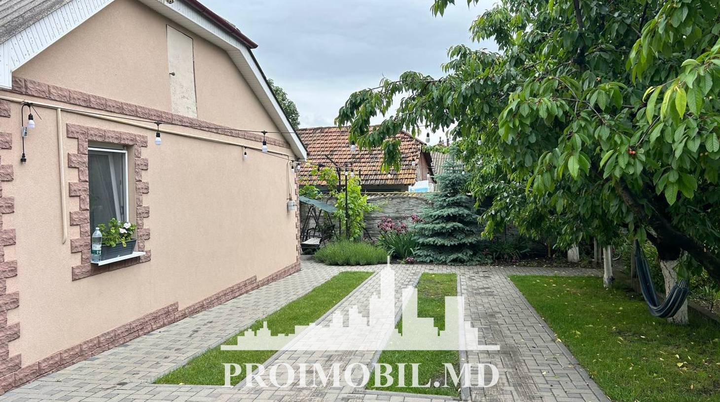 https://images.proimobil.md/LLUqps8z-ouCTMLFeZX65PdncjwQXicuxwb2aAeoPdA/watermark:0.75:so:0:30:0.39/resize:fill:1460:816:1/gravity:ce/bG9jYWw6Ly8vZXN0YXRlL2xyLzYzZWY2MDQwLTkzNjQtNGExYS04YTJjLTY5NTE3NjdmYzYyYS5qcGVn