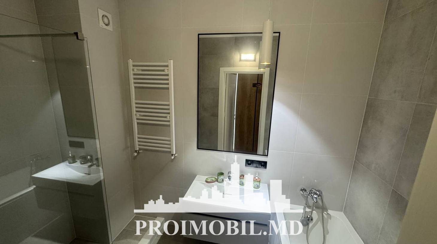 https://images.proimobil.md/LPyWWPnNeNFJnR1uJausO0Okc6EClQeI8EOxasLyQM8/watermark:0.75:so:0:30:0.39/resize:fill:1460:816:1/gravity:ce/bG9jYWw6Ly8vZXN0YXRlL2xyLzU3NGU4YjJhLTA5ODItNDFmOC05NTk3LTExM2Y5NzFkZTQwMy5qcGVn