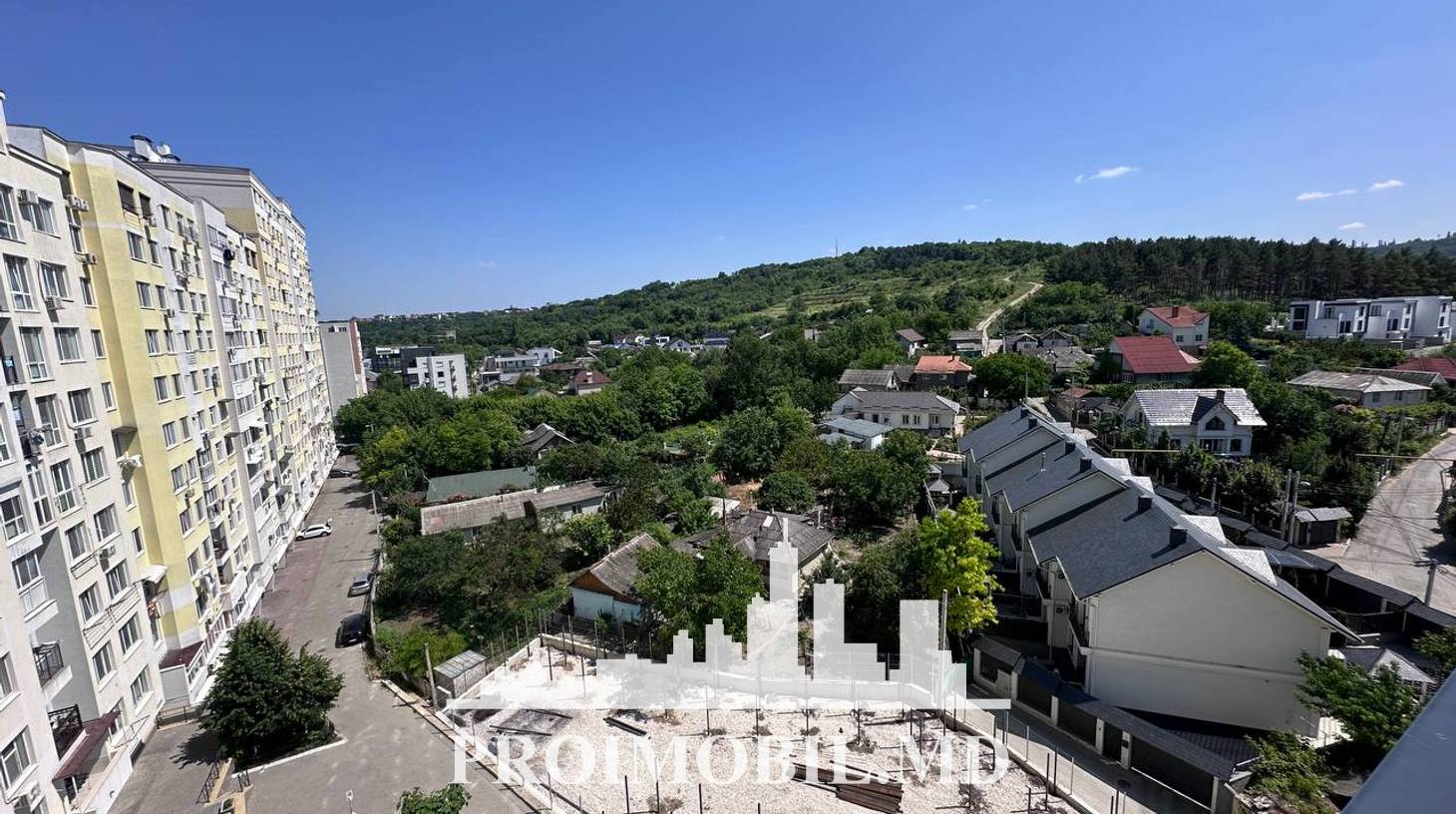 https://images.proimobil.md/LQ5Q1_WEX3CvbRZYYhjj4DdoqzqZSeqHHJGPPqqP-_U/watermark:0.75:so:0:30:0.39/resize:fill:1460:816:1/gravity:ce/bG9jYWw6Ly8vZXN0YXRlL2xyLzJjOThmNTNjLTJkNjgtNDBjMy1hNDhlLTczNDU4YTcwMDFmMS5qcGVn