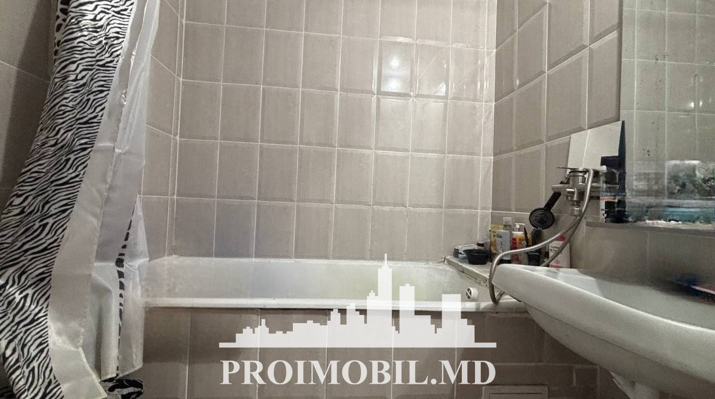 https://images.proimobil.md/LQhGQcm5sVuCh3Kw_7LczXGX5dhc43M6qDoZss6G6X0/watermark:0.75:so:0:30:0.39/resize:fill:1460:816:1/gravity:ce/bG9jYWw6Ly8vZXN0YXRlL2xyLzJkZjk1YTYxLTJkYTQtNDI5MC1hZGY2LWU0ZWM0N2Y5OTU4NS5qcGVn