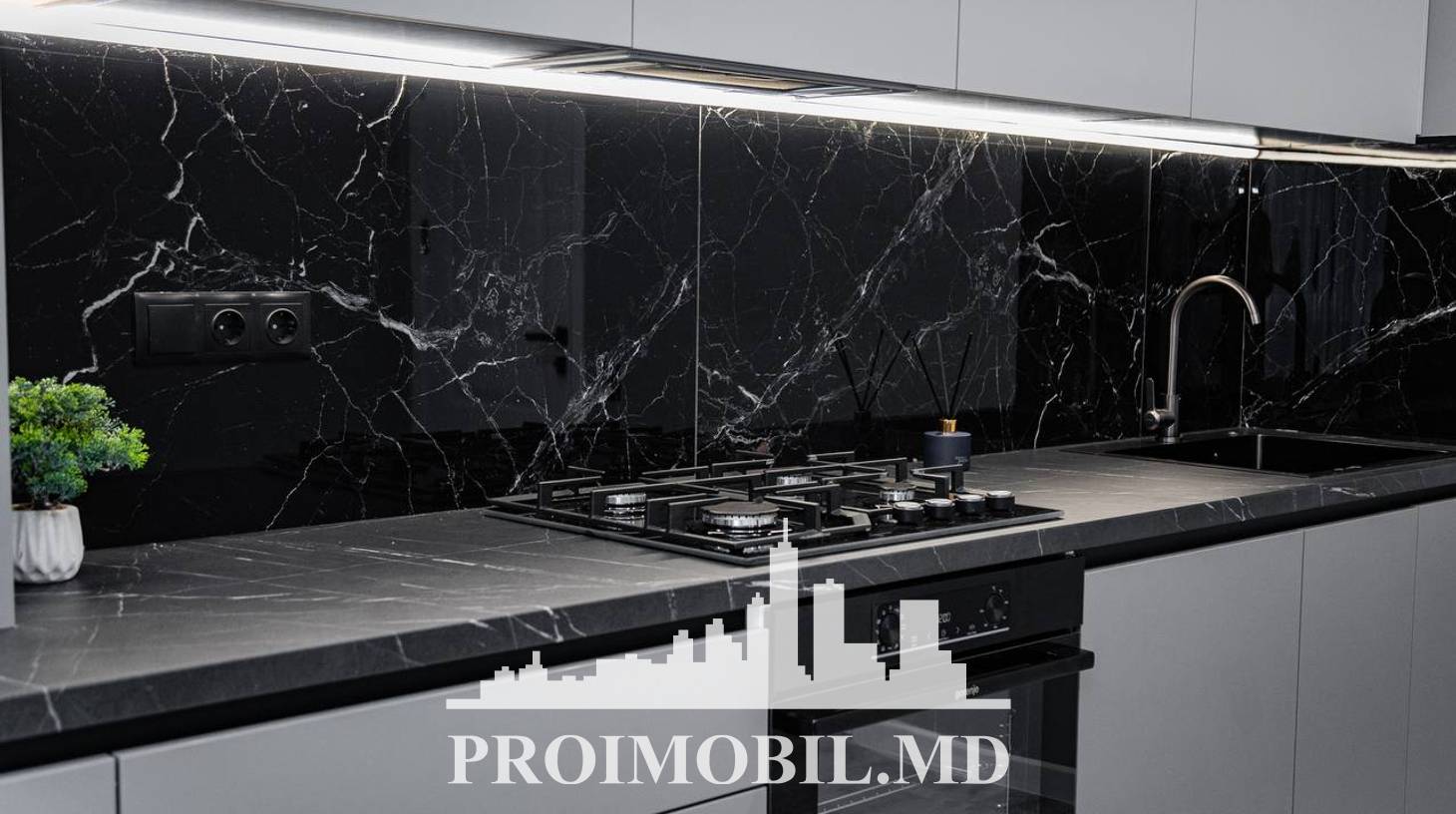 https://images.proimobil.md/LRM0rBTCXZOUCIkkYrlvf_BvMIubt3KzcE9qXSiyBds/watermark:0.75:so:0:30:0.39/resize:fill:1460:816:1/gravity:ce/bG9jYWw6Ly8vZXN0YXRlL2xyLzM0NTQ4OTEyLWYxMjQtNGEzNy1hNGQ3LTk2OWNjYmI0MTA5Yi5qcGVn