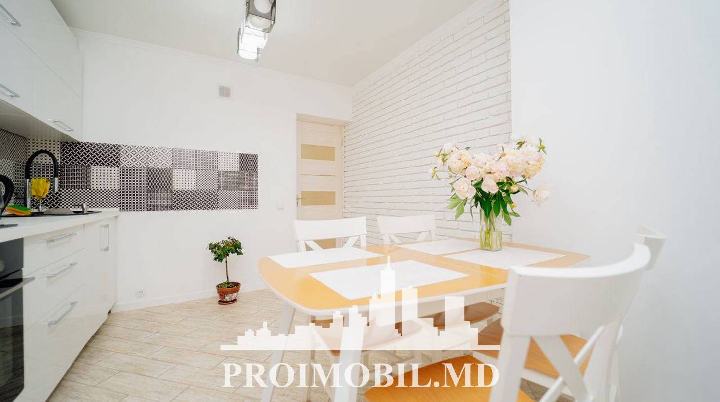 https://images.proimobil.md/LST6wAw1ceXB1-OxHRyANMB4vYTyUrZDhbwQMH219nw/watermark:0.75:so:0:30:0.39/resize:fill:1460:816:1/gravity:ce/bG9jYWw6Ly8vZXN0YXRlL2xyLzFjYTA1OGQyLWQyYzItNGNkMi04NDU1LTMzZGJjMTY2N2JkYi5qcGVn