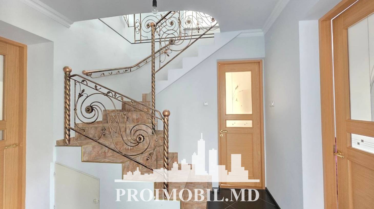 https://images.proimobil.md/LTVB7qn8VknoJJFfaAep2TNFpYzBGxHATgqWW7hm_yU/watermark:0.75:so:0:30:0.39/resize:fill:1460:816:1/gravity:ce/bG9jYWw6Ly8vZXN0YXRlL2xyL2Q2ZTJlODE5LTRiNWEtNGEwOC1iMzJjLTIyZGU3YTAyMmUwNi5qcGVn