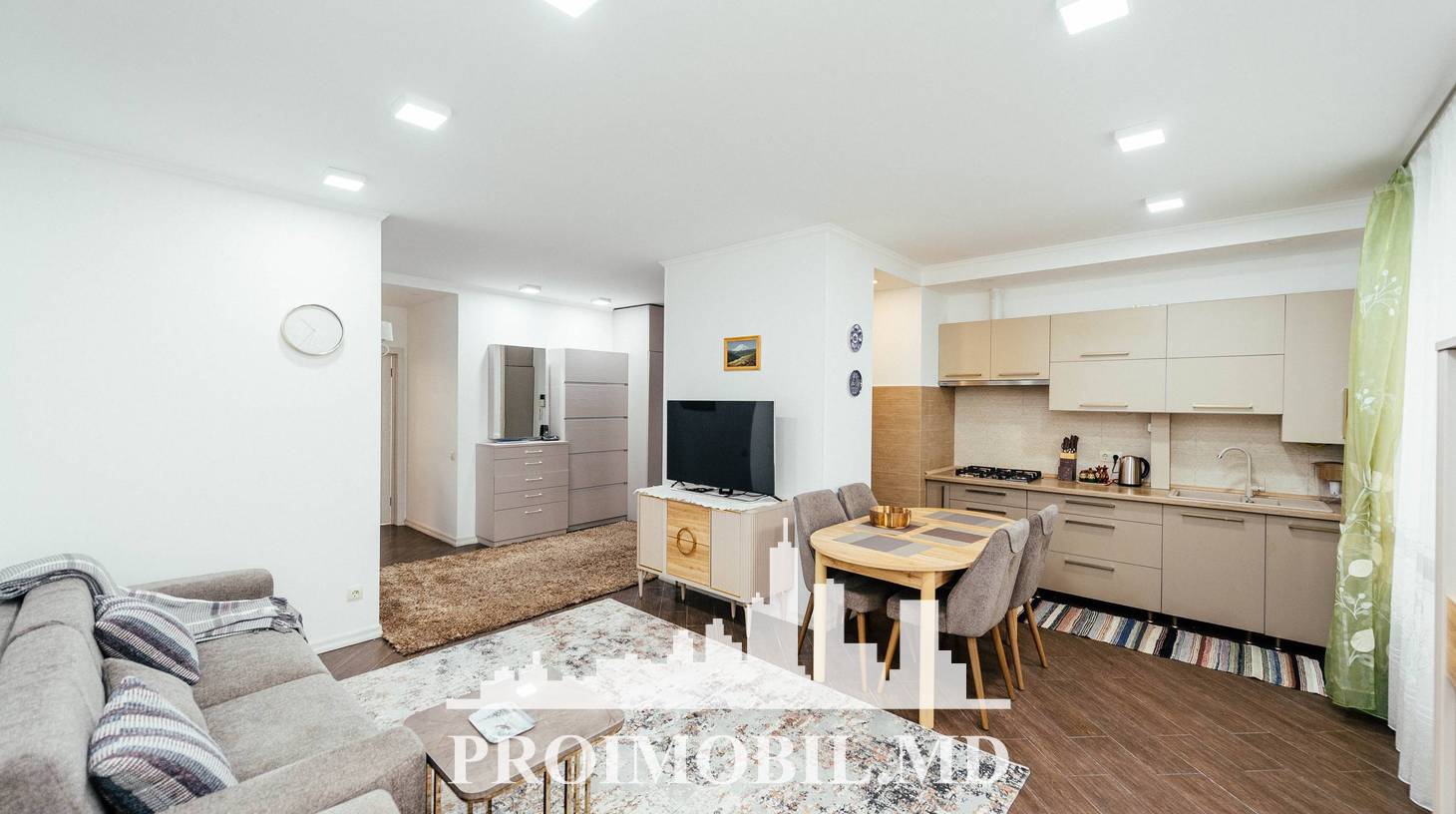 https://images.proimobil.md/LURQa90d3KSlIy9RQT8TVxhHRTztTDe42BRqmlL335g/watermark:0.75:so:0:30:0.39/resize:fill:1460:816:1/gravity:ce/bG9jYWw6Ly8vZXN0YXRlL2xyLzAyNDEwNjYyLTAyZjItNGViMS04NDQyLTIxNjI3MGI1ODI0MS5qcGVn
